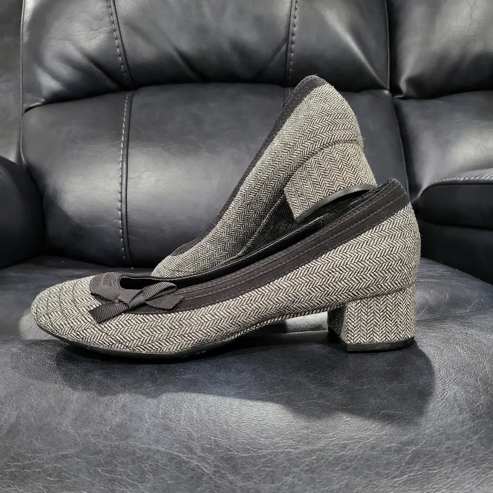 Women's Heels - Picture 2 of 9